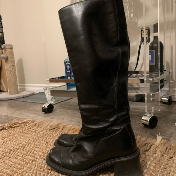[SOLD] Italian-made genuine leather knee high boots - Picture 2 of 9